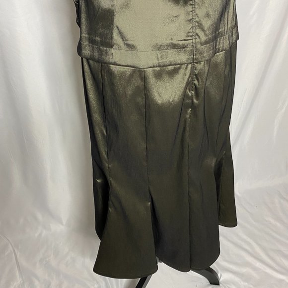 Tadashi Shoji Ruched Sleevelesss Metallic Midi Dress - Picture 6 of 7